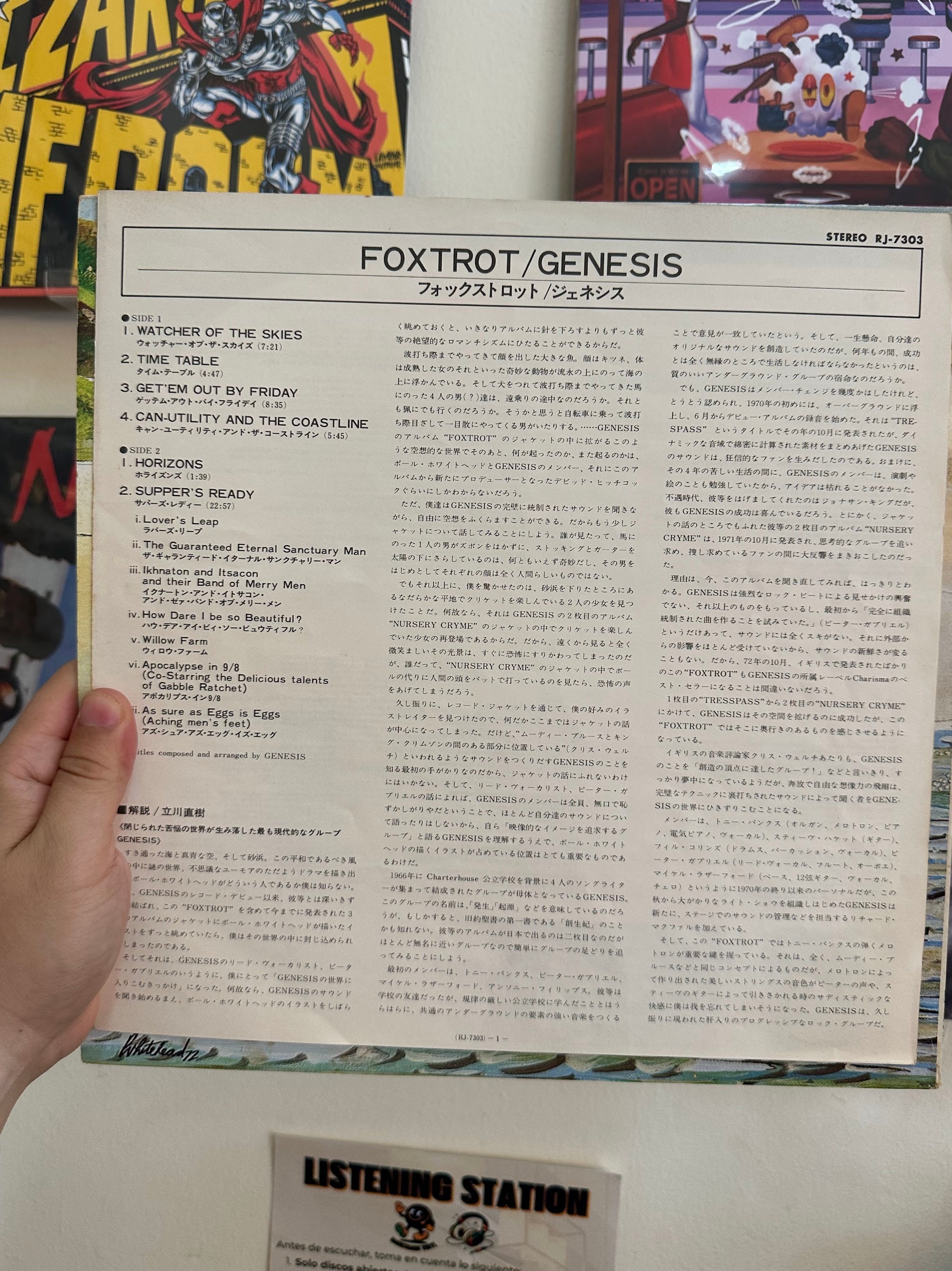 Genesis Foxtrot detalle