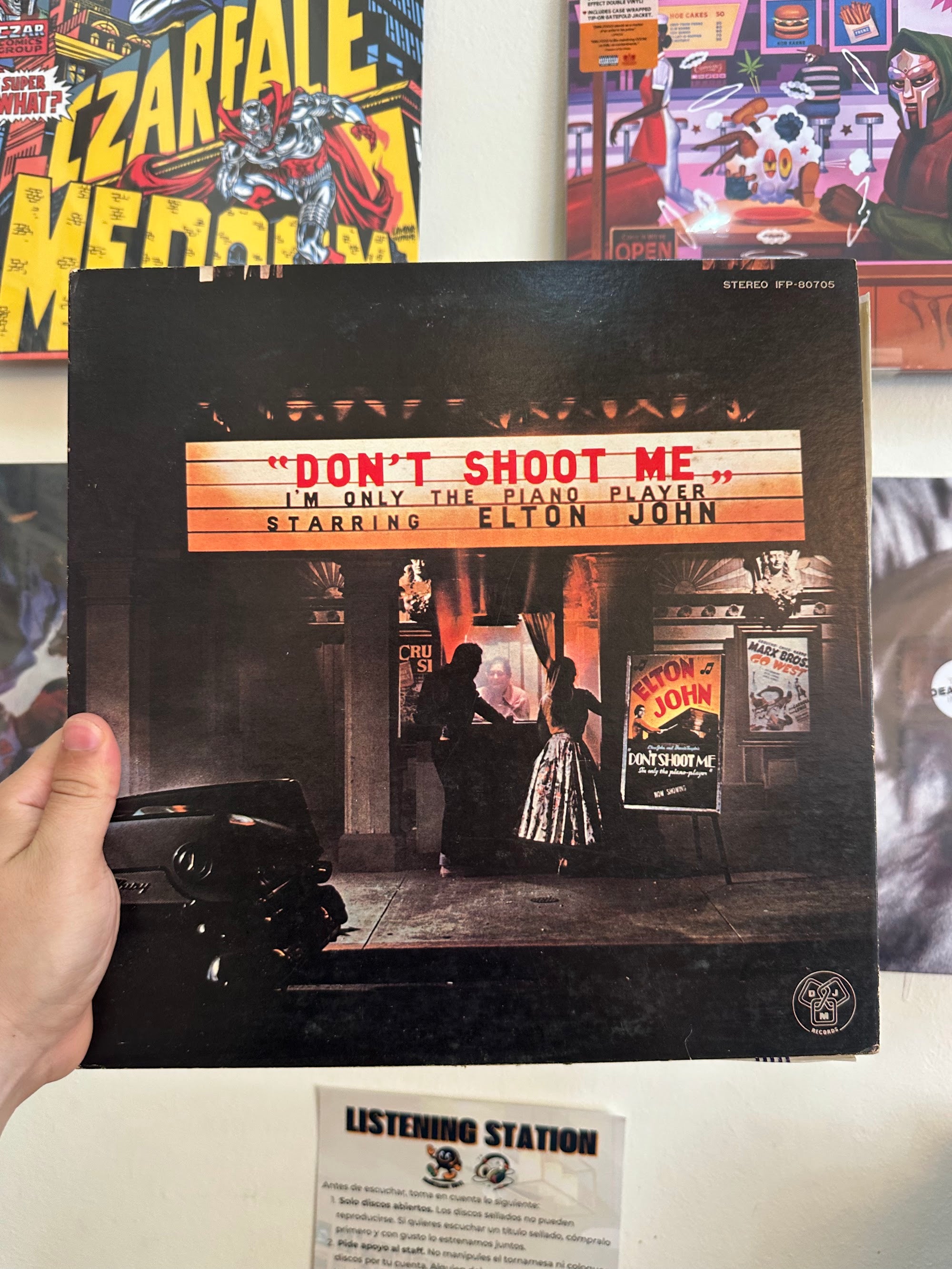 Elton John Don't Shoot Me portada