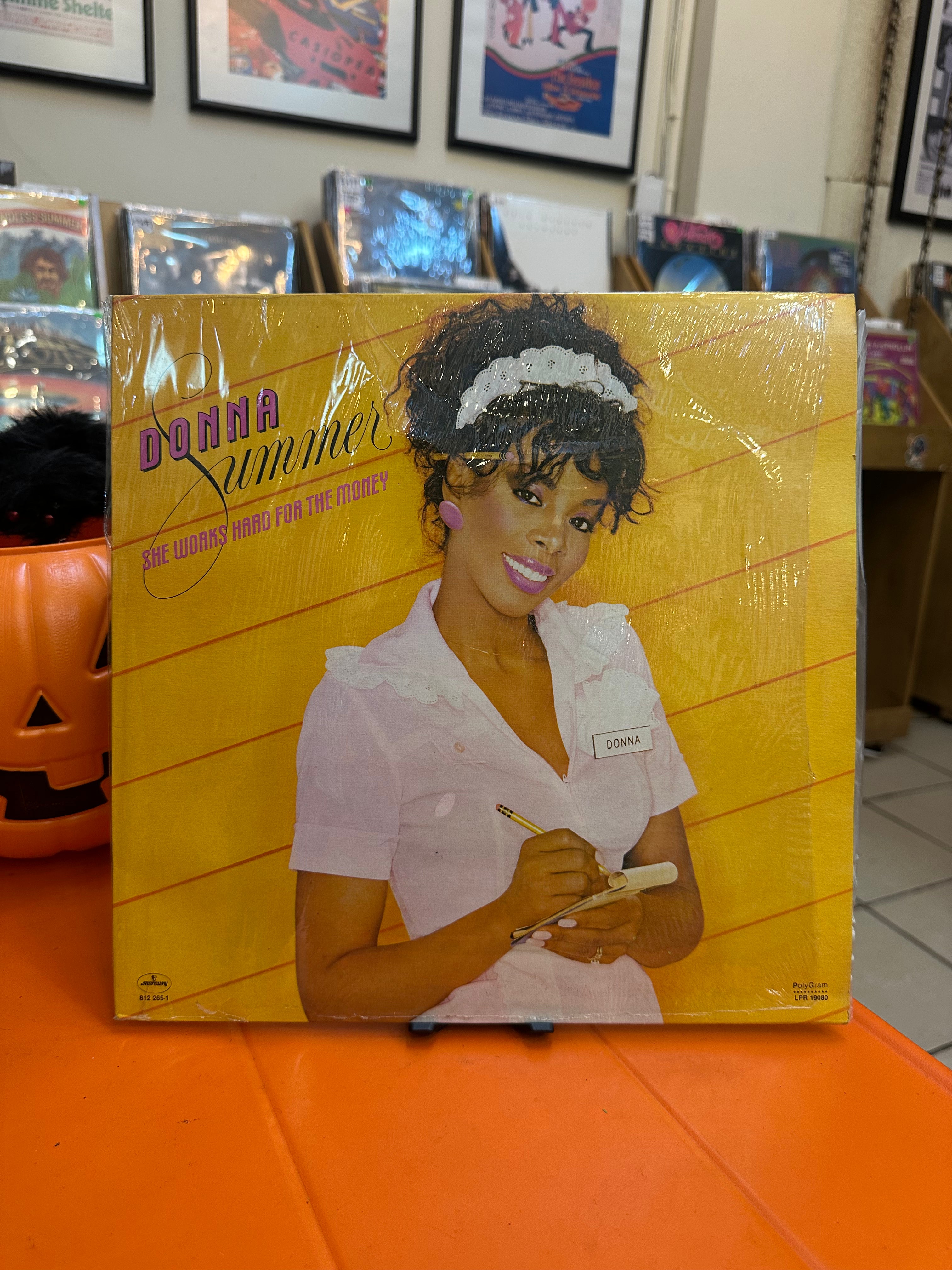 Donna Summer – She Works Hard For The Money (MX-1983)